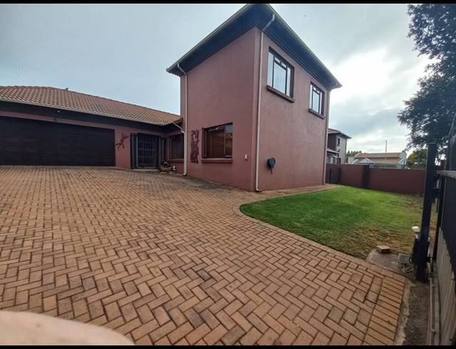 3 BEDROOM HOUSE FOR SALE IN AERORAND